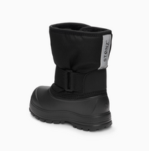 Load image into Gallery viewer, Trek Lightweight Winter Boots - Black
