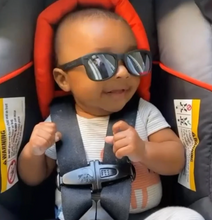 Load image into Gallery viewer, Black Mirrored Chrome Sunglasses