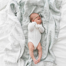 Load image into Gallery viewer, Olive Branch Cotton 4-Layer Muslin Quilt