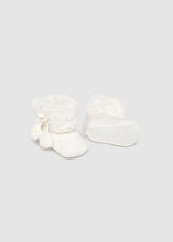 Load image into Gallery viewer, Cream Pom Pom Knit Booties
