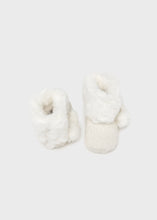 Load image into Gallery viewer, Heathered Oat Pom Pom Knit Booties

