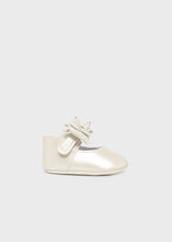 Load image into Gallery viewer, Porcelain Bow Maryjane Shoe
