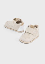 Load image into Gallery viewer, Tan Velcro Canvas Shoe
