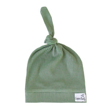 Load image into Gallery viewer, Clover Rib Knit Top Knot Hat
