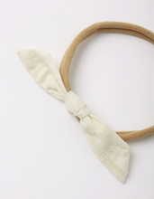 Load image into Gallery viewer, Ivory Detailed Little Knot Headband
