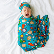 Load image into Gallery viewer, Roberts Swaddle &amp; Beanie Set
