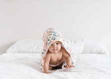 Load image into Gallery viewer, Autumn Knit Hooded Towel
