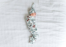 Load image into Gallery viewer, Dot Knit Swaddle Blanket
