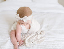Load image into Gallery viewer, Oat Knit Headband Bow
