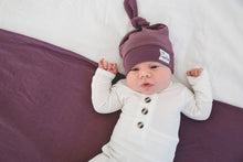 Load image into Gallery viewer, Plum Top Knot Hat
