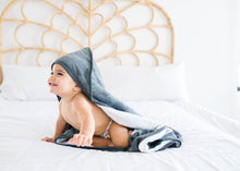 Load image into Gallery viewer, Hunter Knit Hooded Towel
